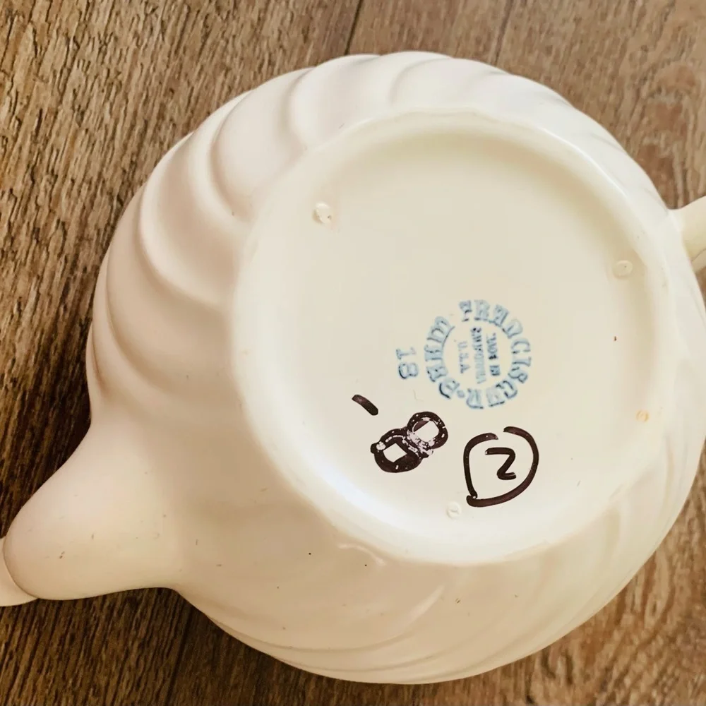Vintage Franciscan Coronado Coffee/Tea Pot off white/Cream